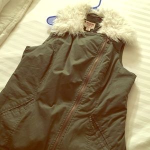 Faux fur collar vest